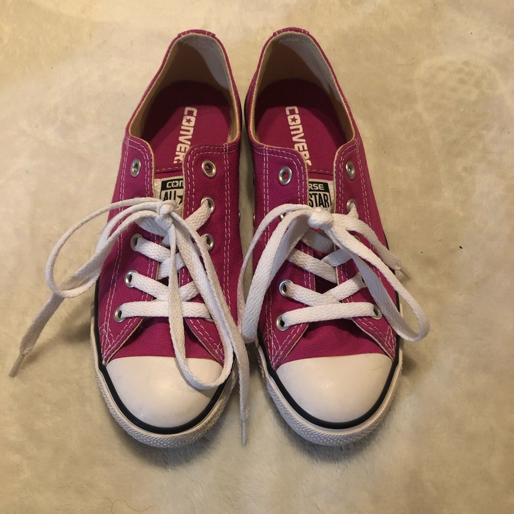Pink low top converse size 6